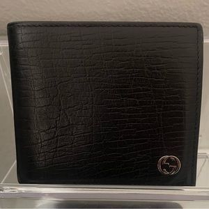 Vintage GUCCI black leather bifold wallet